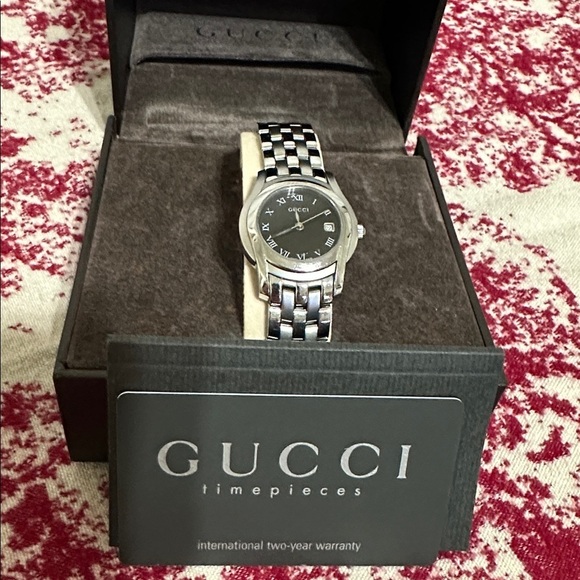 Gucci Womens Silver Stainless Steel Black Dial Watch main image 4